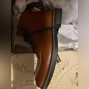 Beautiful well made brown boots! . Nice addition to your Fall/ Winter closet.